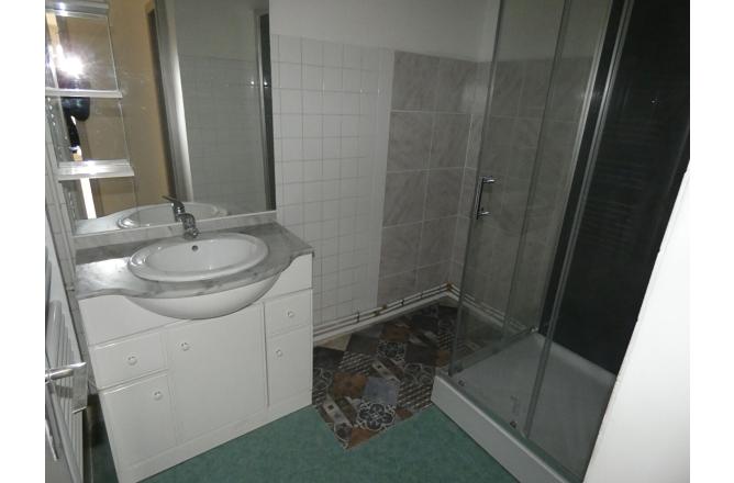 Appartement 2 chambres en Résidence à AUBUSSON avec balcon loggia - D