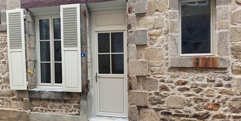 FELLETIN Appartement en rdc , refait à neuf, double vitrage, cuisine équipée