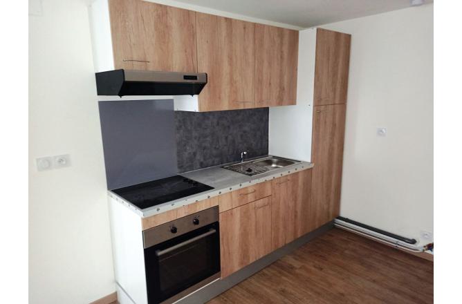 FELLETIN Appartement en rdc , refait à neuf, double vitrage, cuisine équipée - B