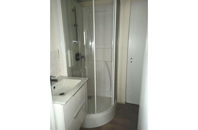 FELLETIN Appartement en rdc , refait à neuf, double vitrage, cuisine équipée - D