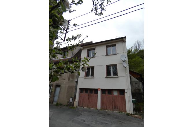 Maison proche centre ville Aubusson, 3 chambres, 2 garages - A