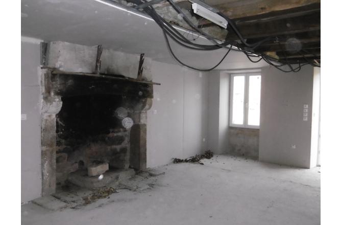 MAISON EN COURS DE RENOVATION PROCHE D AUBUSSSON - E