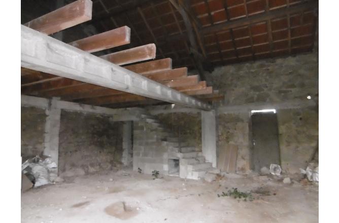 MAISON EN COURS DE RENOVATION PROCHE D AUBUSSSON - L