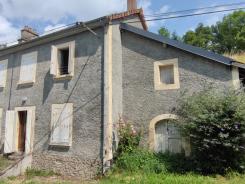 MAISON EN PIERRES A RENOVER
