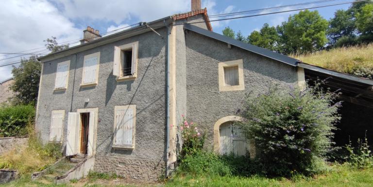 MAISON EN PIERRES A RENOVER