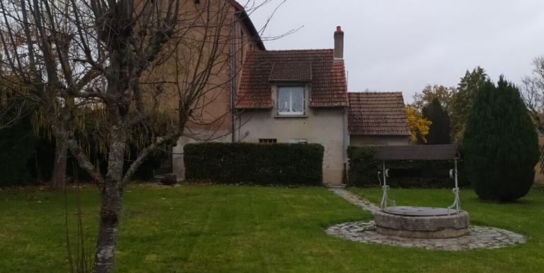GRANDE MAISON AVEC JOLI JARDIN ET DEPENDANCES