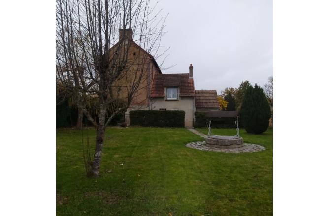 GRANDE MAISON AVEC JOLI JARDIN ET DEPENDANCES - A