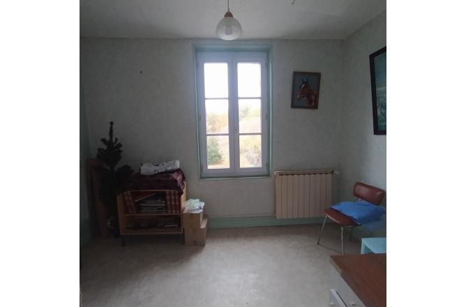 GRANDE MAISON AVEC JOLI JARDIN ET DEPENDANCES - I