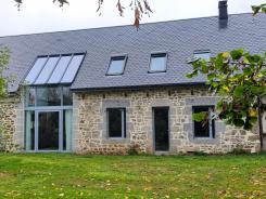 Propriété sur 3 hectares , maison principale et dépendances
