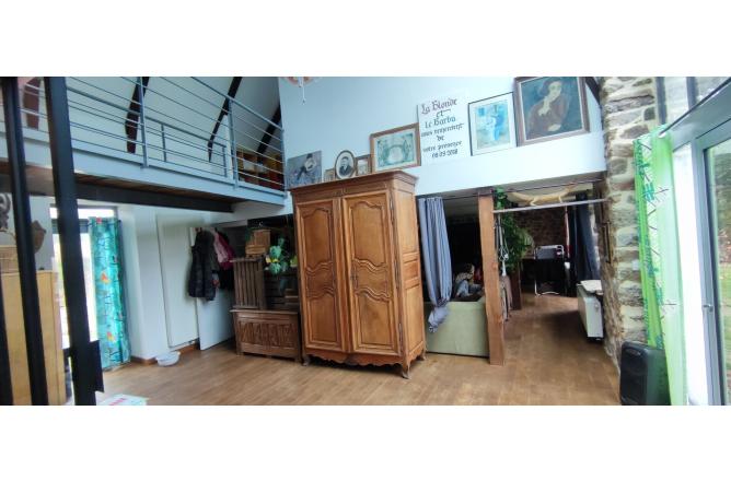 PROPRIETE SUR 3 HECTARES, BELLE RENOVATION - L