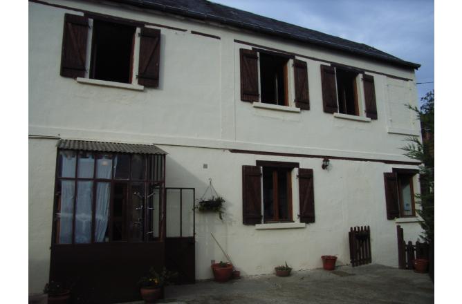 MAISON DE VILLE AVEC JARDIN ATTENANT - A