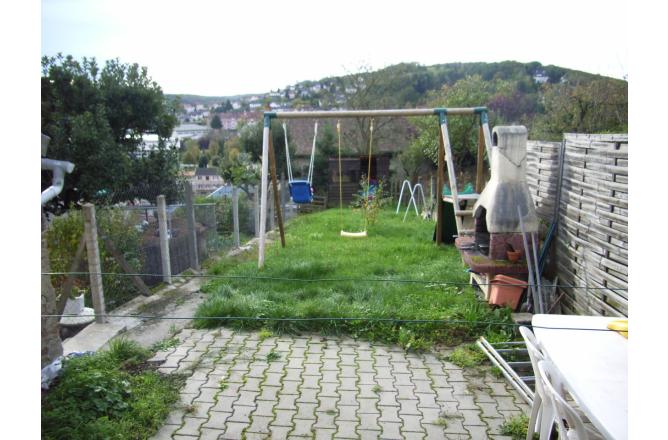 MAISON DE VILLE AVEC JARDIN ATTENANT - C