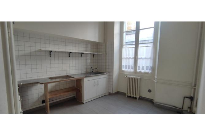 IMMEUBLE DE RAPPORT CENTRE VILLE AUBUSSON - E