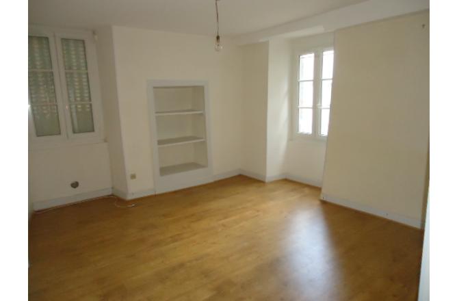 IMMEUBLE DE RAPPORT CENTRE VILLE AUBUSSON - I