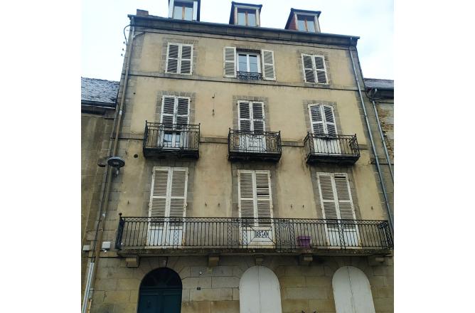 IMMEUBLE DE RAPPORT DE CARACTERE - A