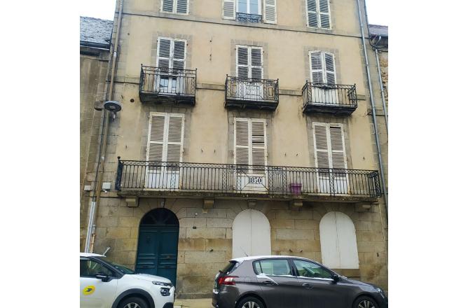 IMMEUBLE DE RAPPORT DE CARACTERE - I