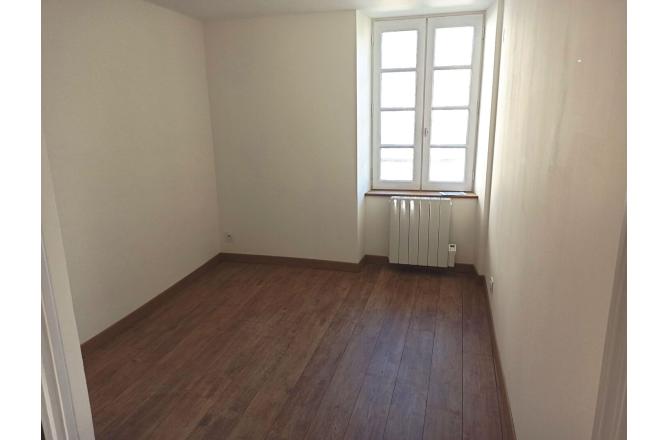 FELLETIN Centre ville DUPLEX 2 CHAMBRES - C