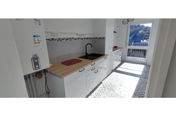 Appartement F2 avec balcon, entièrement rénové en résidence - B
