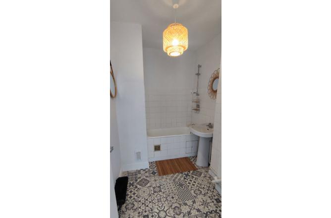 Appartement F2 avec balcon, entièrement rénové en résidence - D