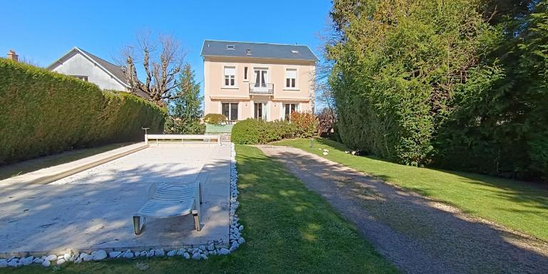 Propriété Centre GUERET avec parc et piscine