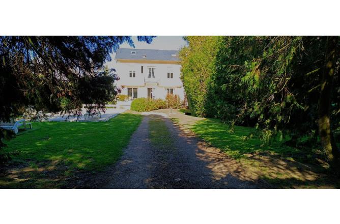 Propriété Centre GUERET avec parc et piscine - B