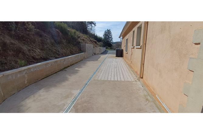 Maison 3 chambres, 3 Garages, Terrain 30000 m2 - B