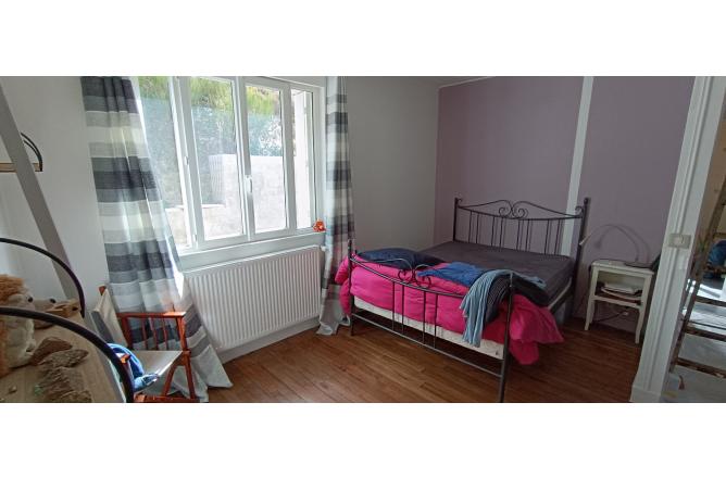Maison 3 chambres, 3 Garages, Terrain 30000 m2 - D