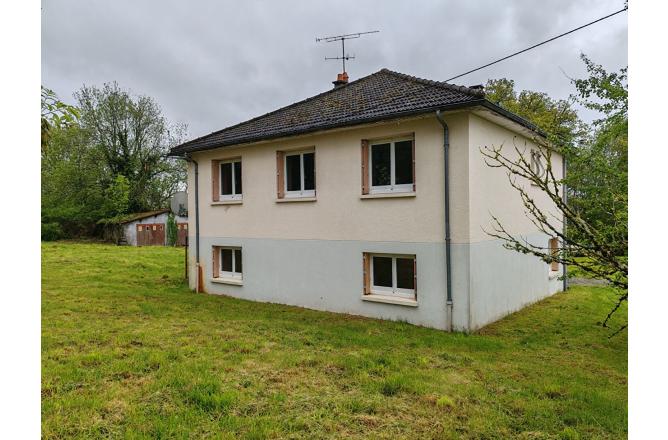 Maison Aubusson 4 pièce(s) 120 m2 , trois chambres , vue dégagée - A