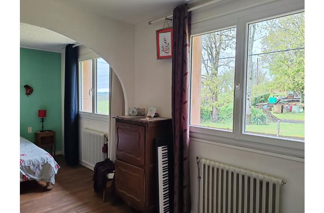 Maison Aubusson 4 pièce(s) 120 m2 , trois chambres , vue dégagée - J