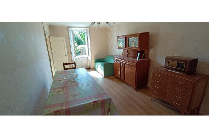 Maison avec Belle grange sur terrain de 1600 m2 - D