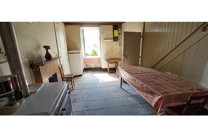 Maison avec Belle grange sur terrain de 1600 m2 - E