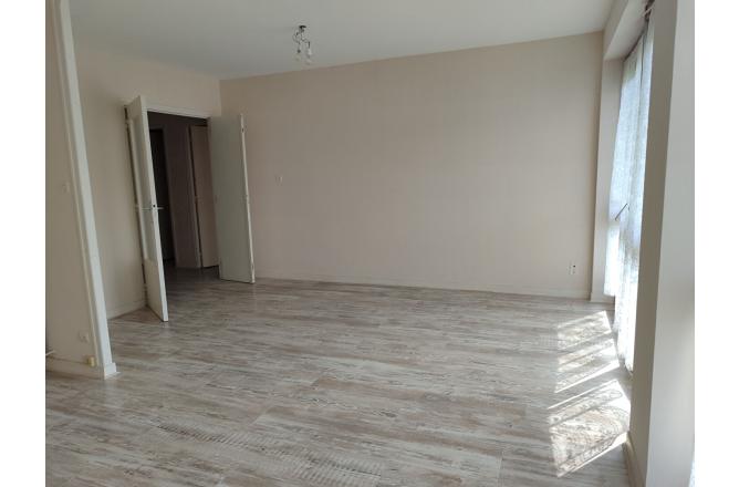 Appartement F1bis, cuisine aménagée, balcon - D