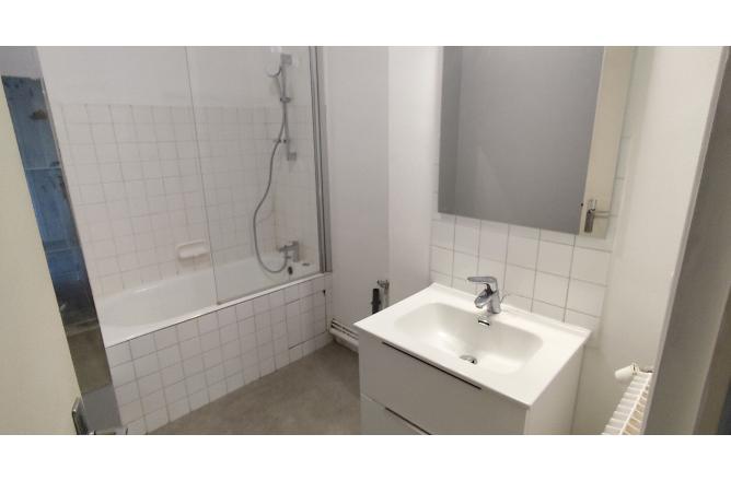 Appartement F1bis, cuisine aménagée, balcon - E