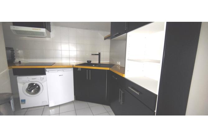 Appartement meublé studio avec cuisine indépendante - G