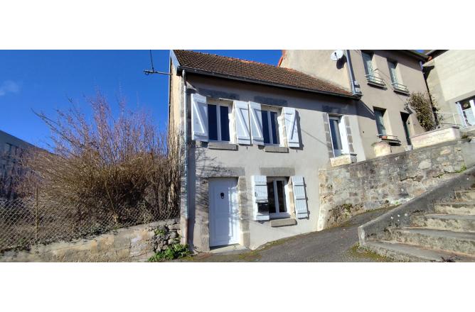 Maison sur les hauteurs d'Aubusson avec jardin plein sud - A
