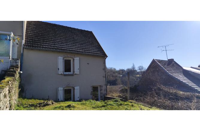Maison sur les hauteurs d'Aubusson avec jardin plein sud - B