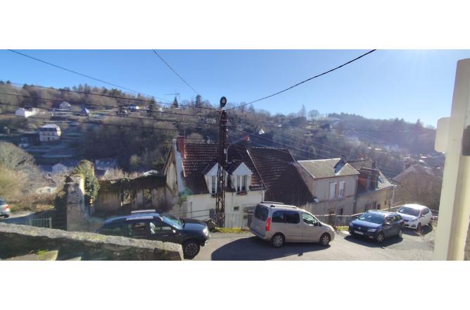 Maison sur les hauteurs d'Aubusson avec jardin plein sud - C