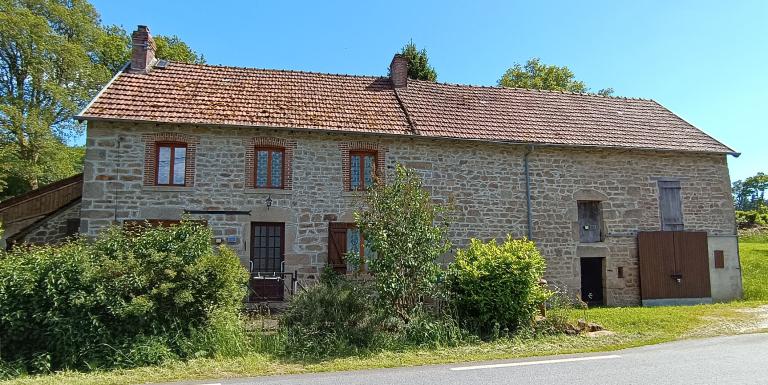 PROCHE AUBUSSON - MAISON EN PIERRES GRAND TERRAIN ATTENANT