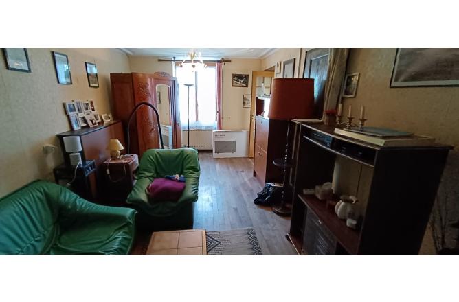 PROCHE AUBUSSON - MAISON EN PIERRES GRAND TERRAIN ATTENANT - B