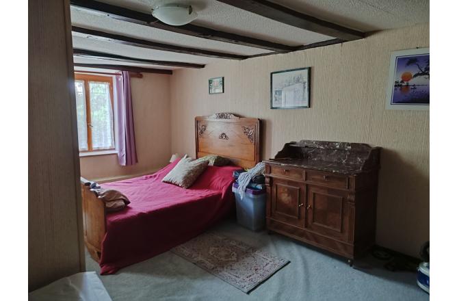 PROCHE AUBUSSON - MAISON EN PIERRES GRAND TERRAIN ATTENANT - J