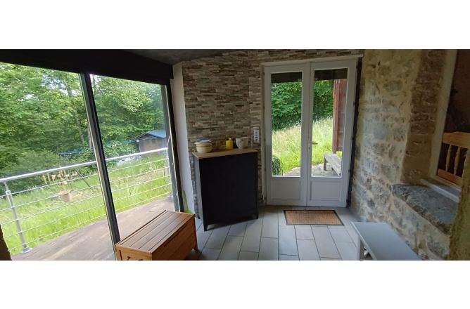 MAISON CREUSOISE RENOVEE ENVIRONNEMENT TRES CALME - B