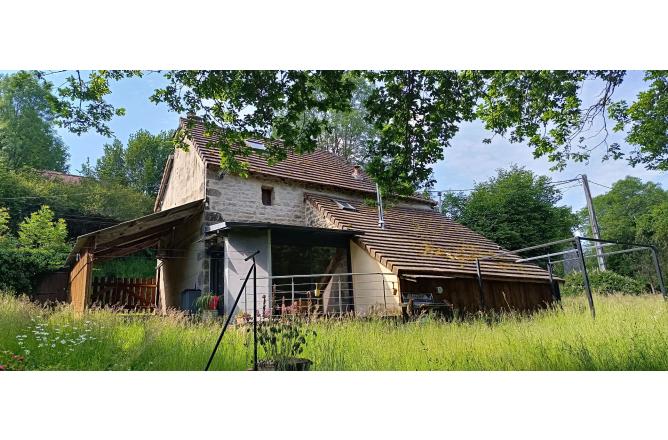 MAISON CREUSOISE RENOVEE ENVIRONNEMENT TRES CALME - D