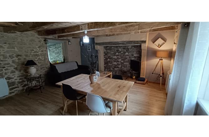 MAISON CREUSOISE RENOVEE ENVIRONNEMENT TRES CALME - E