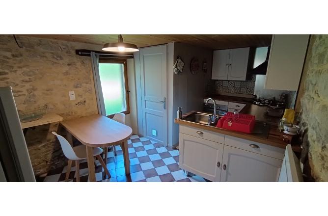 MAISON CREUSOISE RENOVEE ENVIRONNEMENT TRES CALME - F