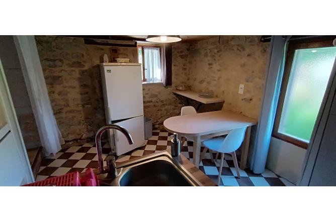 MAISON CREUSOISE RENOVEE ENVIRONNEMENT TRES CALME - H