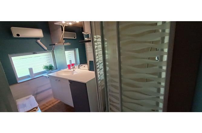 MAISON CREUSOISE RENOVEE ENVIRONNEMENT TRES CALME - I