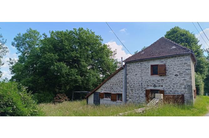 MAISON CREUSOISE RENOVEE ENVIRONNEMENT TRES CALME - L