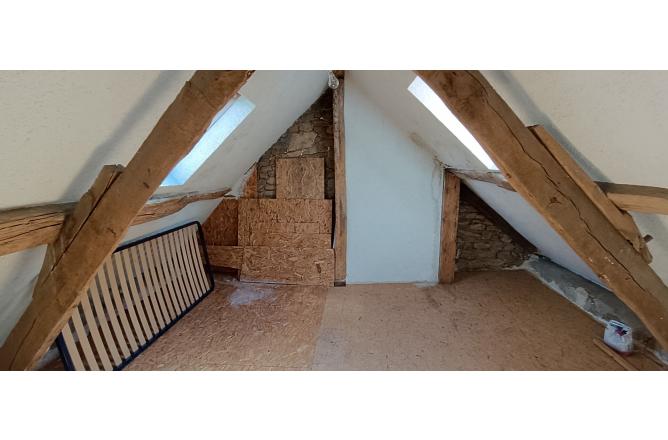 MAISON CREUSOISE RENOVEE ENVIRONNEMENT TRES CALME - M