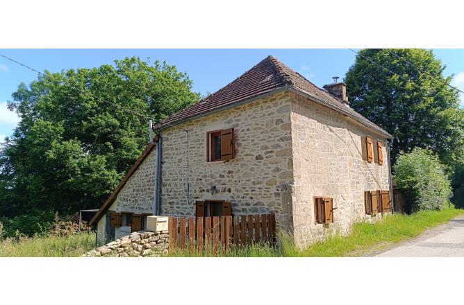 MAISON CREUSOISE RENOVEE ENVIRONNEMENT TRES CALME - O