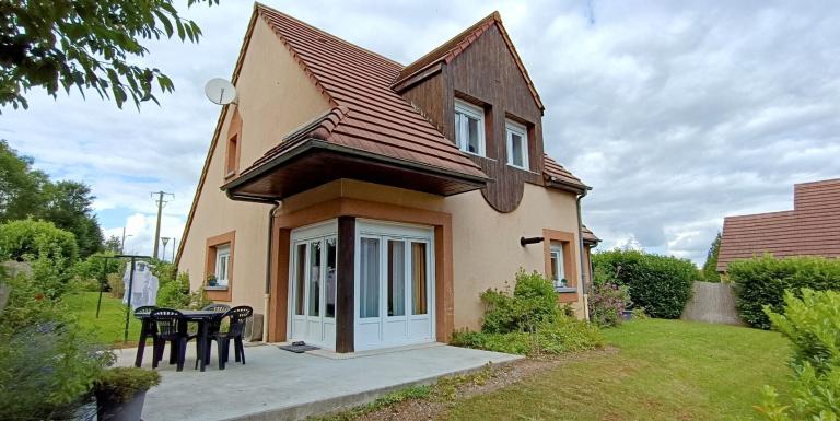 Pavillon meublé, 3 chambres, garage et jardin